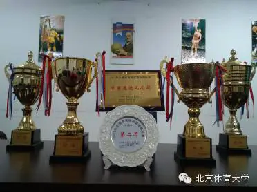 如何通过比赛提升篮球技能_0